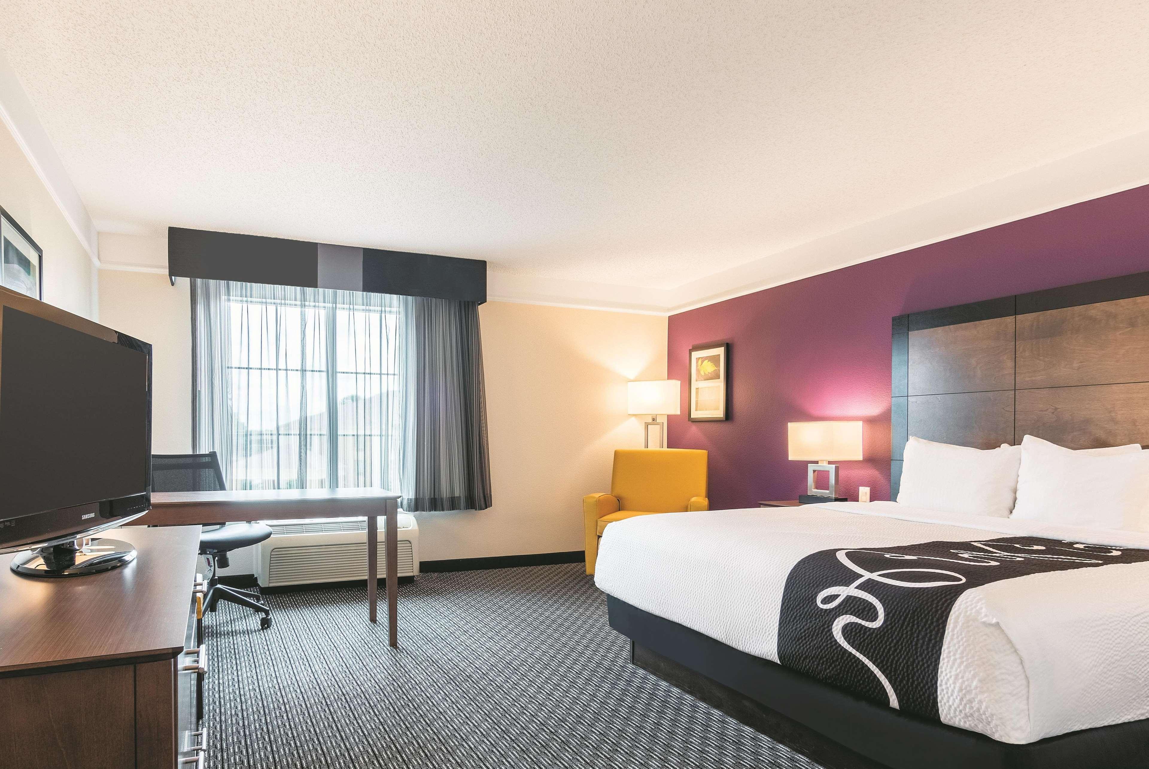 Отель La Quinta By Wyndham Shreveport Airport Экстерьер фото