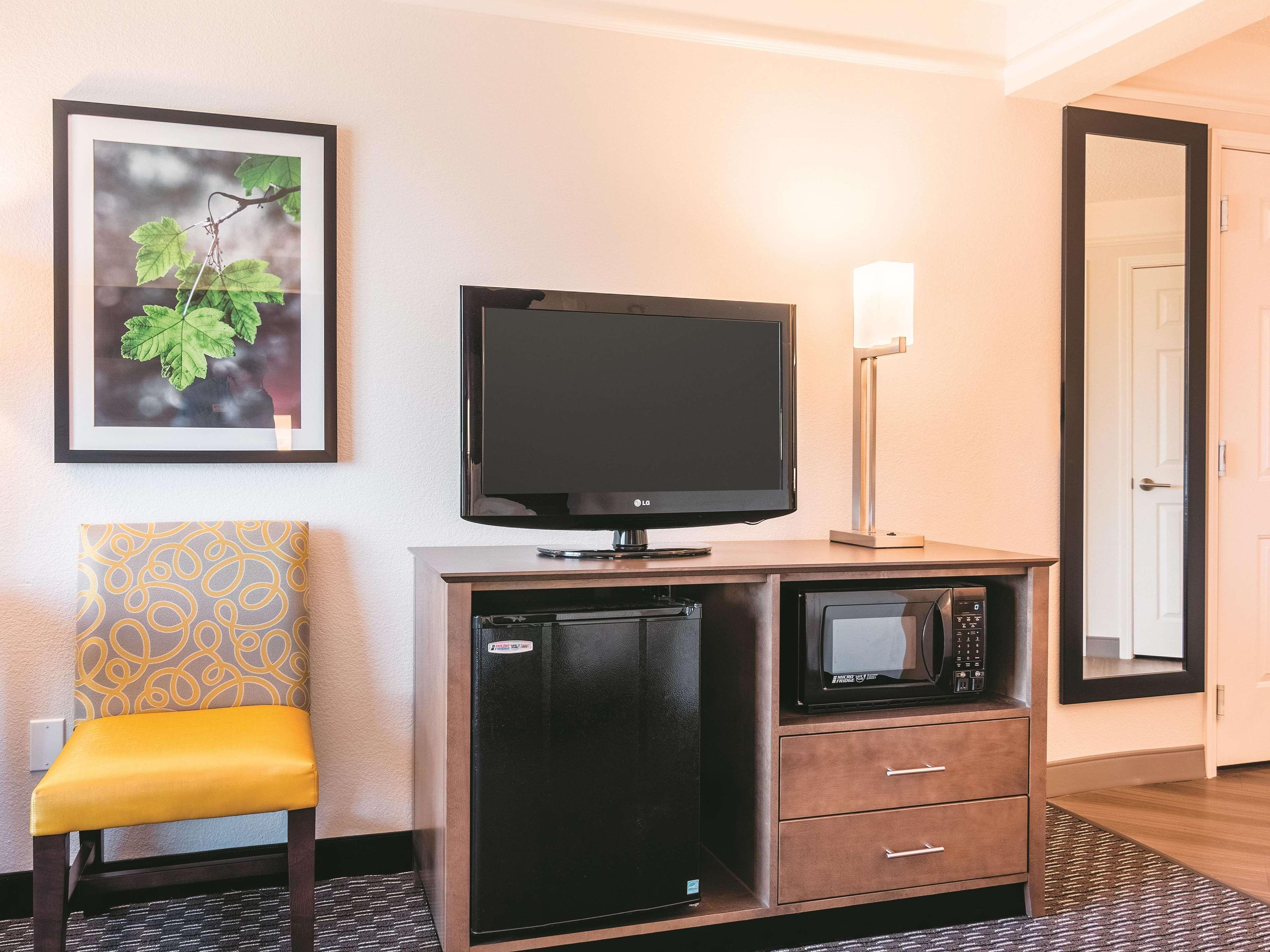 Отель La Quinta By Wyndham Shreveport Airport Экстерьер фото