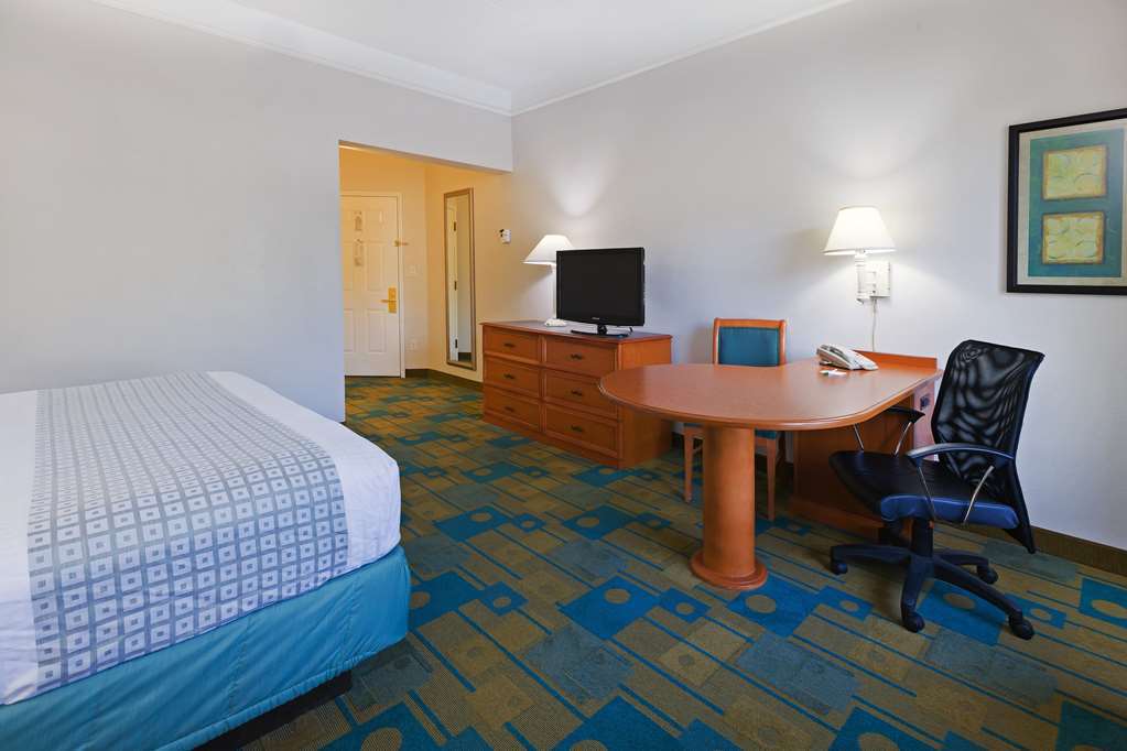 Отель La Quinta By Wyndham Shreveport Airport Номер фото