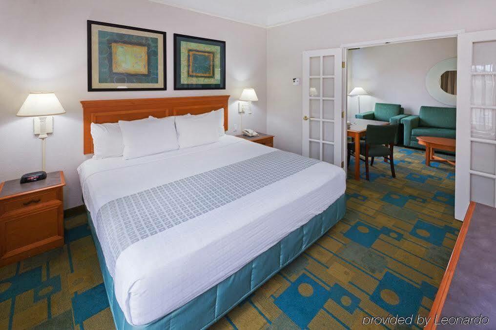 Отель La Quinta By Wyndham Shreveport Airport Экстерьер фото